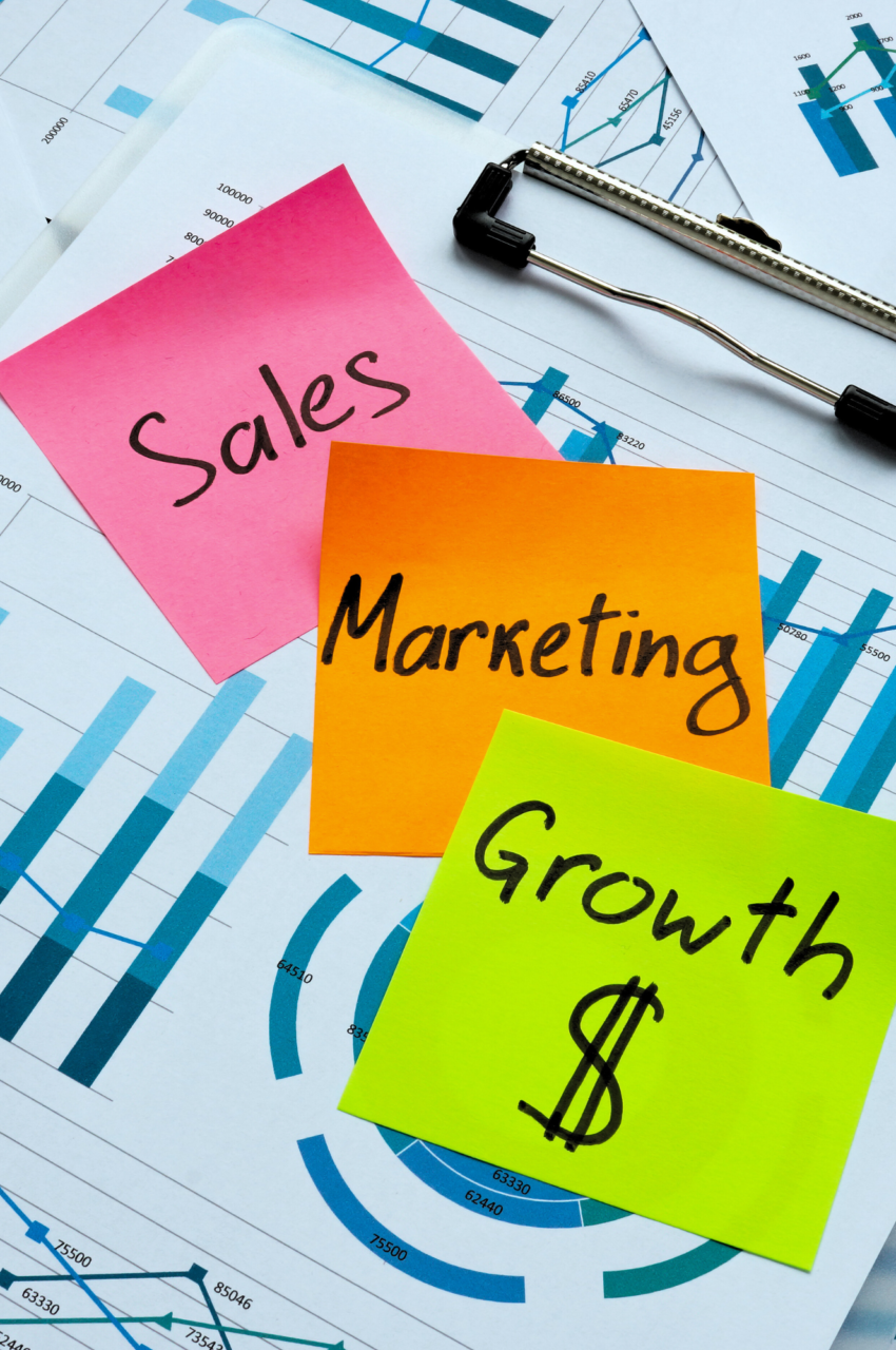https://colonelbs.pl/wp-content/uploads/2024/03/growth-marketing-850x1280.png